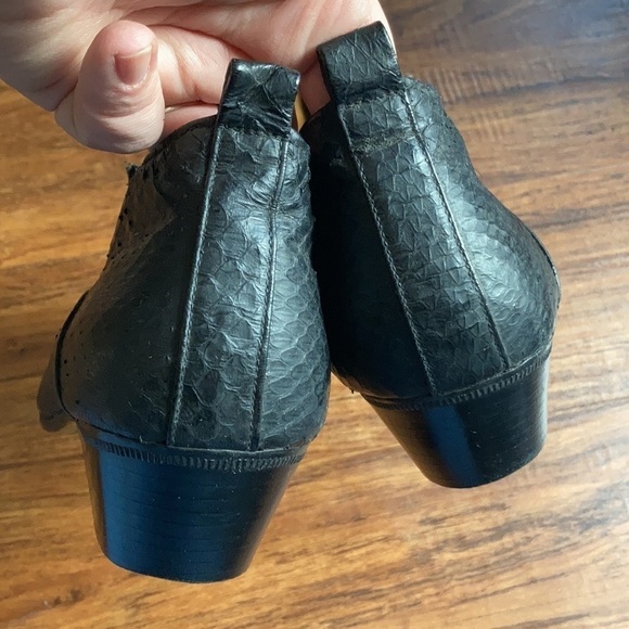 Giorgio Brutini black snake skin heeled ankle boots size 8 - Picture 5 of 10